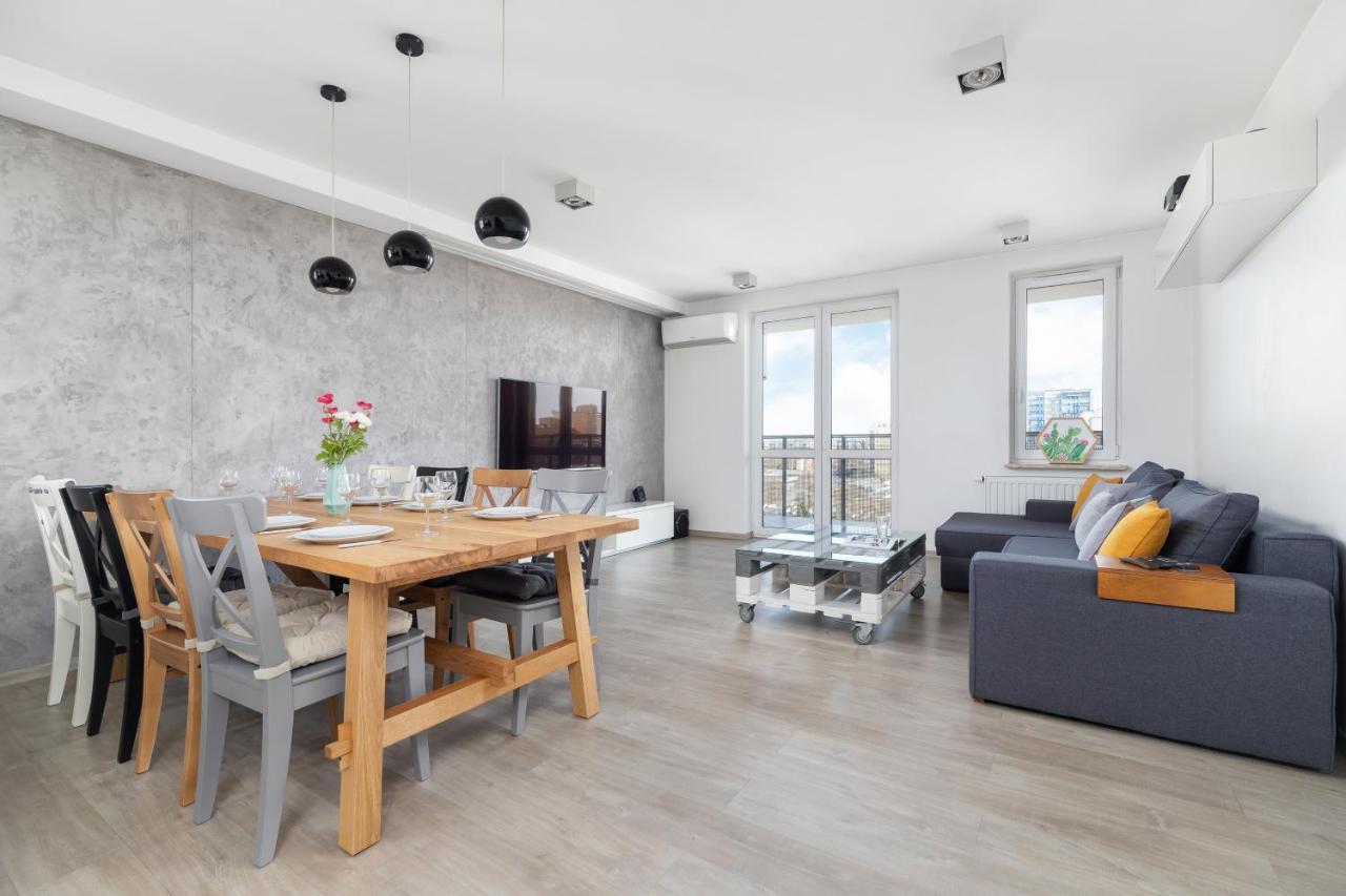 Avia Apartment Three Bedroom Two Balcony Ac & Parking By Noclegi Renters Krakau Exterior foto