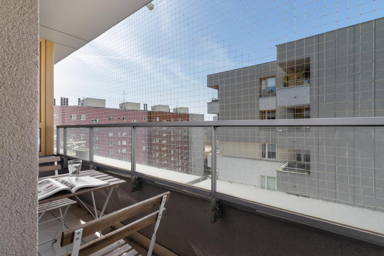 Avia Apartment Three Bedroom Two Balcony Ac & Parking By Noclegi Renters Krakau Exterior foto