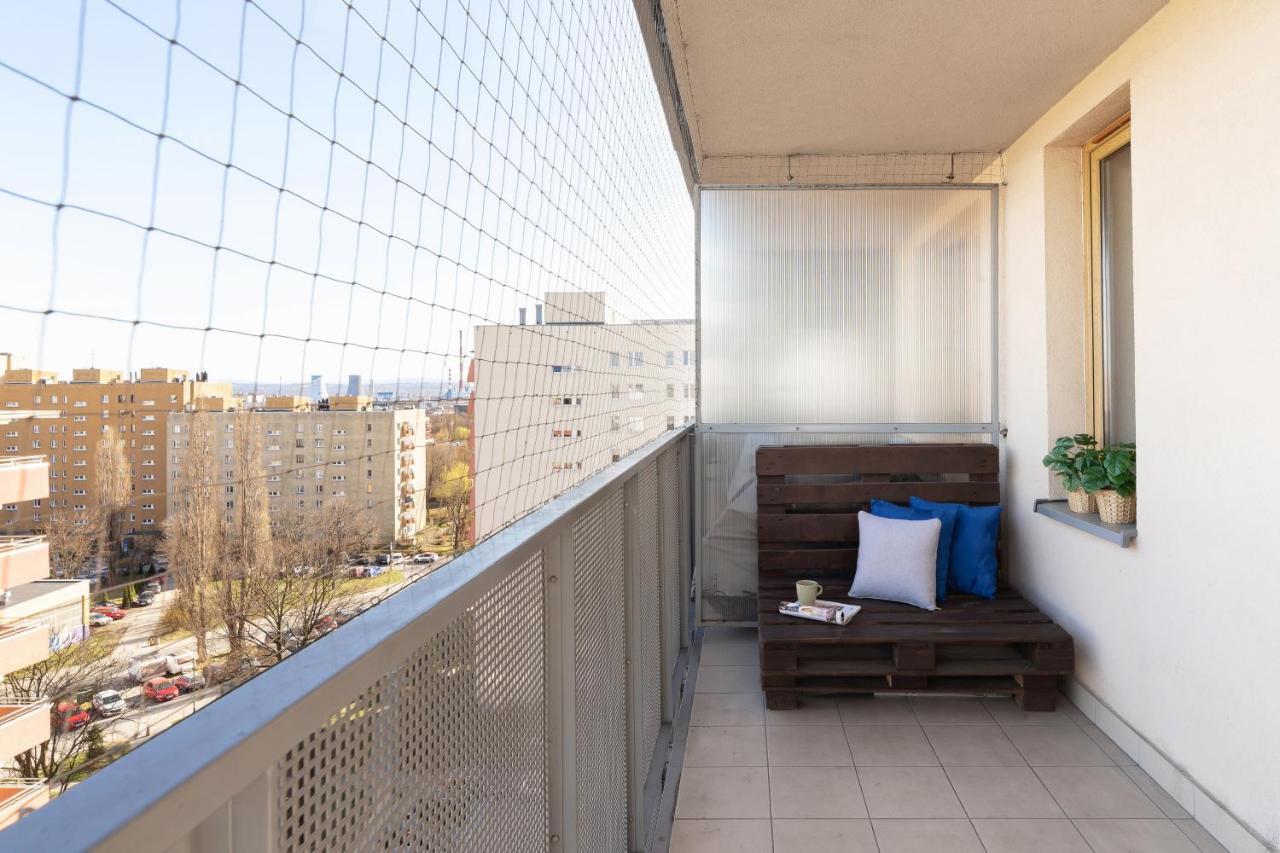 Avia Apartment Three Bedroom Two Balcony Ac & Parking By Noclegi Renters Krakau Exterior foto